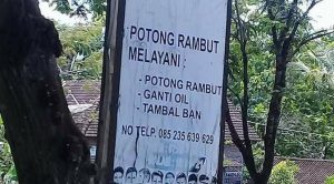 1. Multitalent. Dari potong rambut sampai tambel ban.