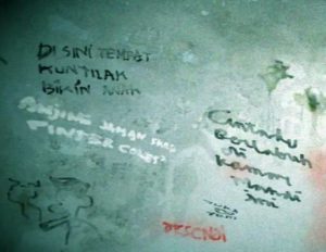7. Wah wah, kalau nemu tulisan begini di WC atau kamar mandi umum, auto gak jadi kebelet deh