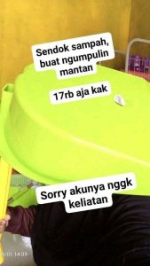 8. Sendok sampah buat ngumpulin sampah ya. Kalau dipake selfie nanti kamunya bakal gak kelihatan seperti ini